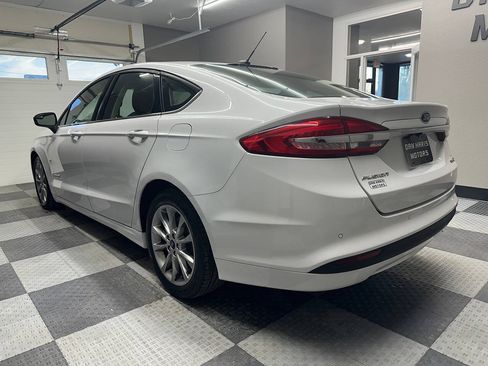 Used 2017 Ford Fusion SE FWD image 10
