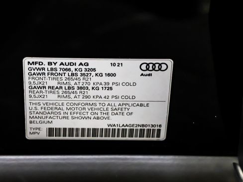 Used 2022 Audi e-tron Premium Plus w/ Premium Plus Package image 26