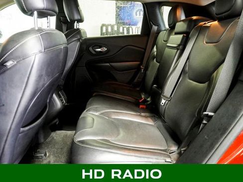 Used 2015 Jeep Cherokee Limited w/ Luxury Group image 8