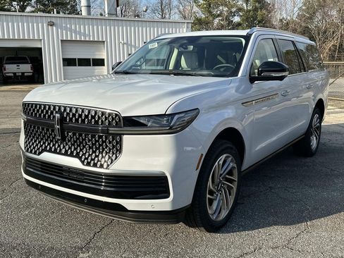New 2026 Lincoln Navigator L Reserve image 3