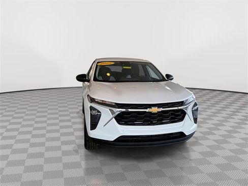 Certified 2025 Chevrolet Trax LS image 3