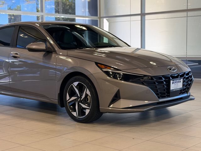 Used 2023 Hyundai Elantra SEL w/ Convenience Package FWD image 5