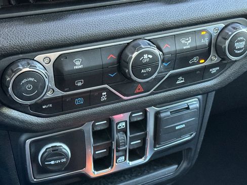 Used 2024 Jeep Wrangler Unlimited AWD/4WD image 22