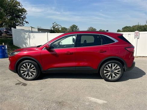 Used 2020 Ford Escape Titanium image 2