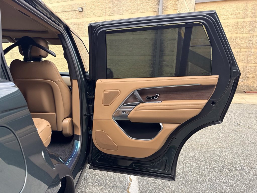 New 2027 Land Rover Range Rover Long Wheelbase SE AWD/4WD image 15