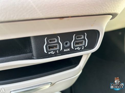Certified 2024 Chrysler Pacifica Touring-L FWD image 26