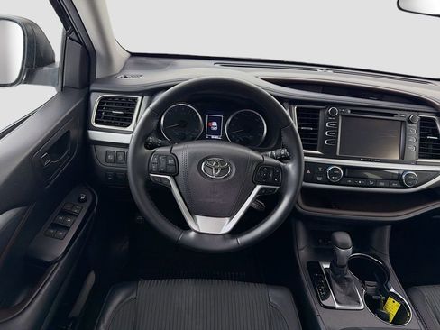 Used 2018 Toyota Highlander Plus AWD/4WD image 20