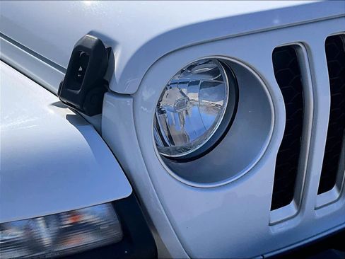 Used 2023 Jeep Gladiator Overland AWD/4WD image 34