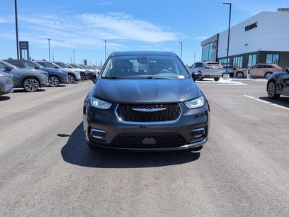 Used 2023 Chrysler Pacifica Touring-L