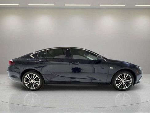 Used 2018 Buick Regal Essence image 2