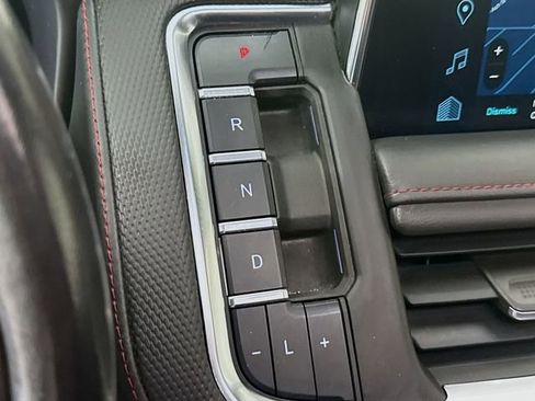 Used 2022 Chevrolet Suburban RST w/ Luxury Package image 17