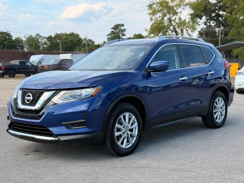 Used 2017 Nissan Rogue SV w/ SV Premium Package FWD image 4