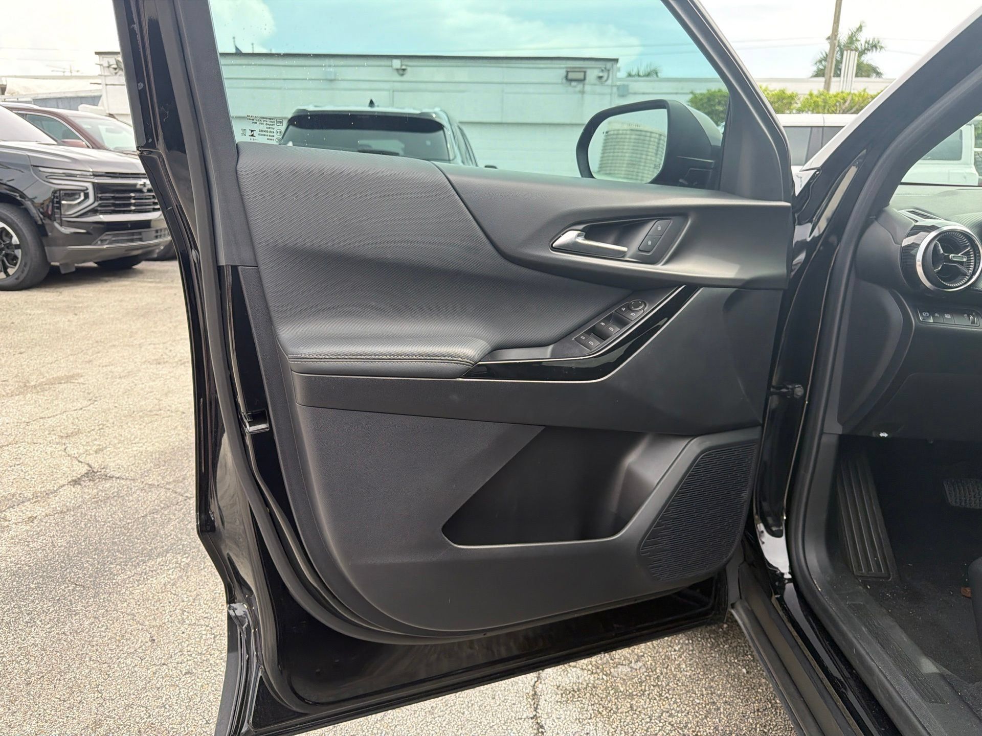 Used 2026 Chevrolet Equinox LT w/ Safety and Technology Package FWD image 15