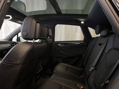 Used 2025 Porsche Macan image 24