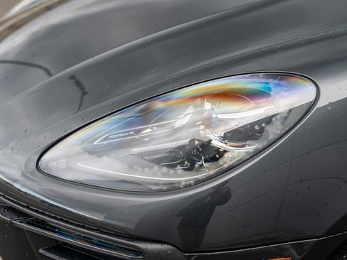 Certified 2025 Porsche Macan image 30