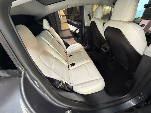 Used 2021 Tesla Model Y Long Range AWD/4WD image 32