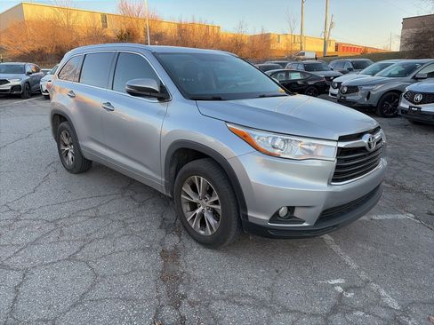 Used 2015 Toyota Highlander XLE image 3