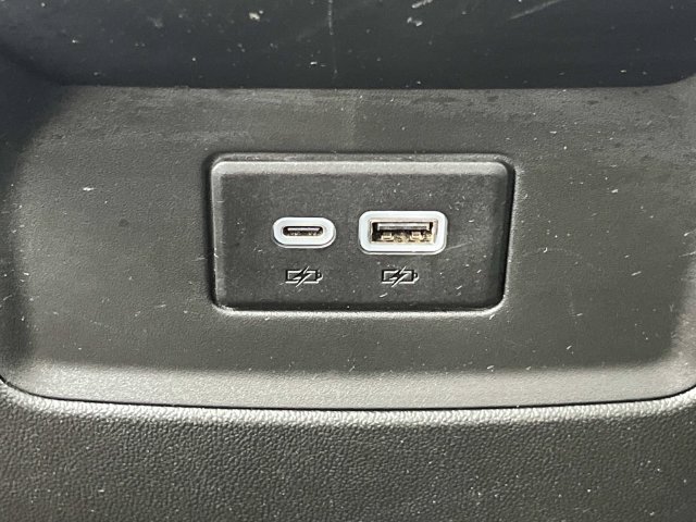 Used 2023 GMC Acadia SLE FWD image 17