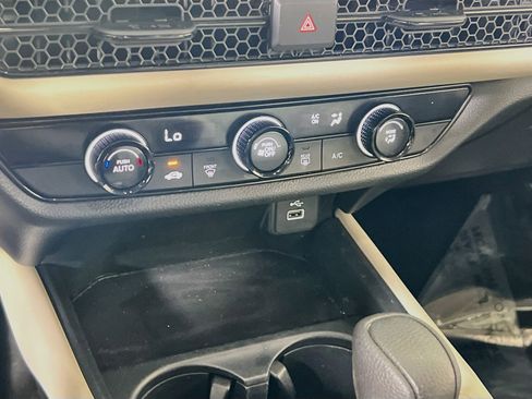 Used 2023 Honda HR-V LX image 15