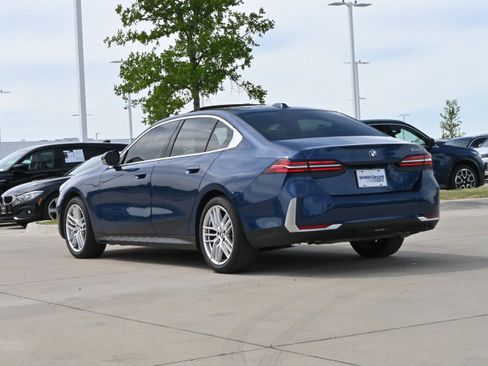 Used 2024 BMW 530i w/ M Sport Package image 7