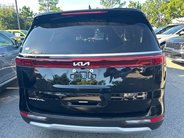 Certified 2024 Kia Carnival EX FWD image 4