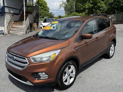 Used 2017 Ford Escape SE AWD/4WD image 1