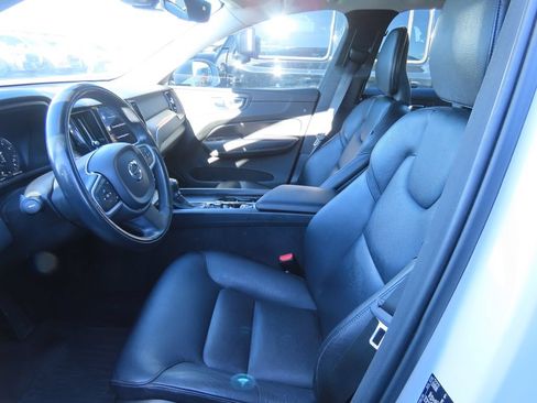 Used 2021 Volvo XC60 T5 Momentum w/ Protection Package Premier FWD image 10
