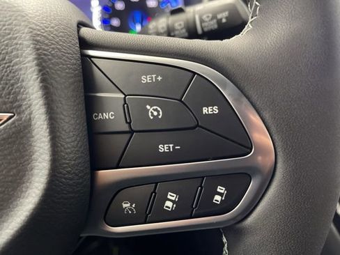 New 2026 Chrysler Pacifica Select AWD/4WD image 36
