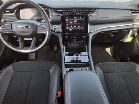 New 2025 Jeep Grand Cherokee Altitude RWD image 9