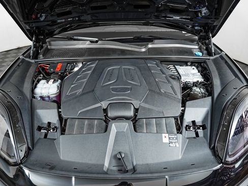 Certified 2025 Porsche Cayenne Turbo GT AWD/4WD image 12