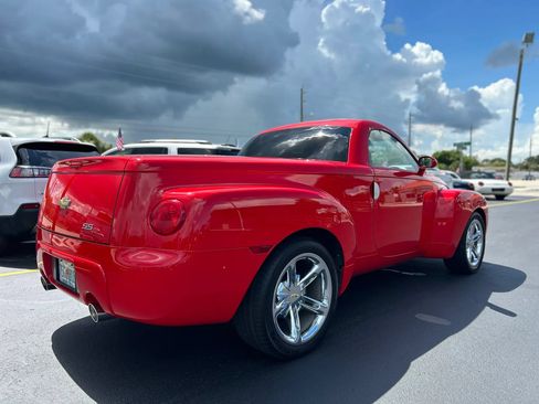 Used 2005 Chevrolet SSR w/ Preferred Equipment Group RWD image 15