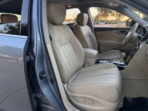 Used 2017 INFINITI QX70 2WD w/ Premium Package image 17