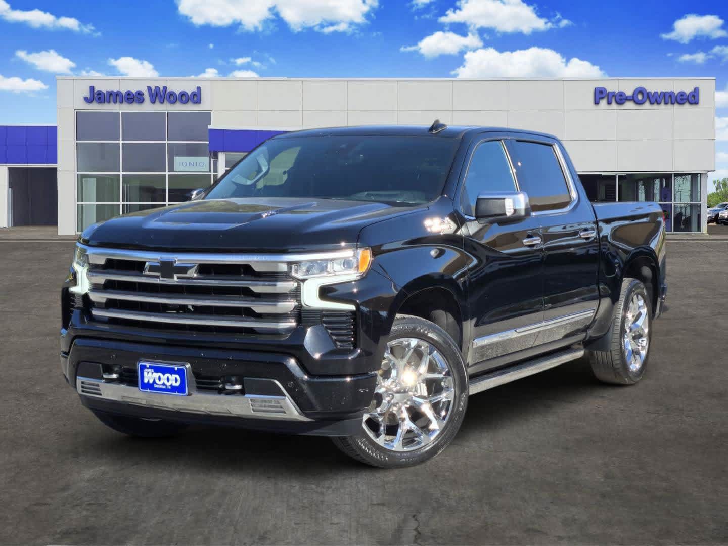 Used 2024 Chevrolet Silverado 1500 High Country w/ High Country Premium Package AWD/4WD image 1
