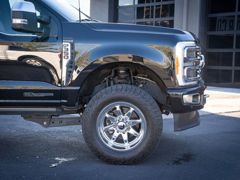 Used 2023 Ford F350 Platinum AWD/4WD image 4