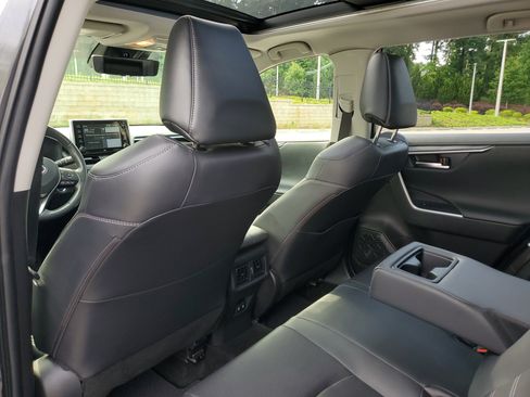 Used 2020 Toyota RAV4 Limited AWD/4WD image 11
