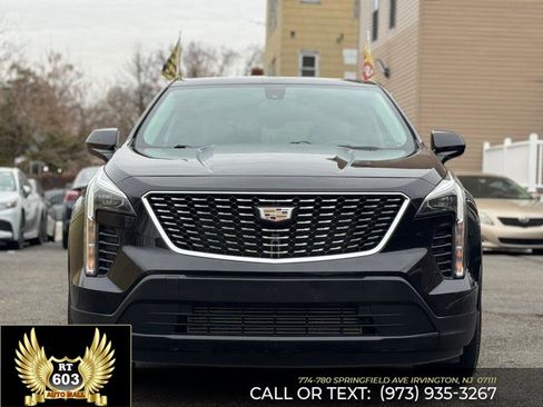 Used 2019 Cadillac XT4 Luxury w/ Cold Weather Package image 2