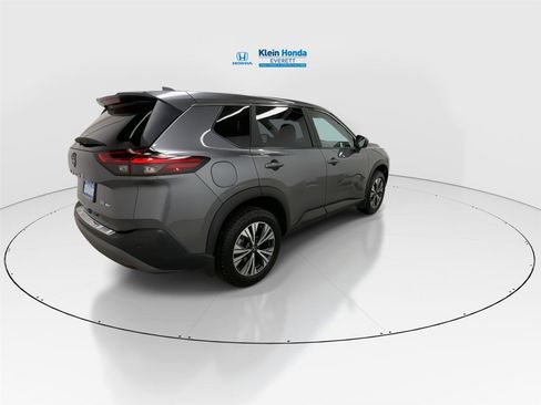 Used 2023 Nissan Rogue SV image 2