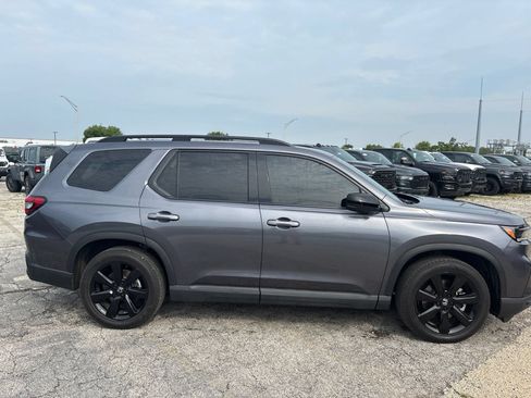 Used 2025 Honda Pilot Black Edition image 5