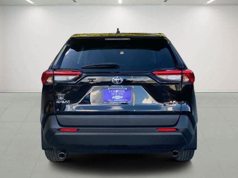 Used 2022 Toyota RAV4 LE image 5