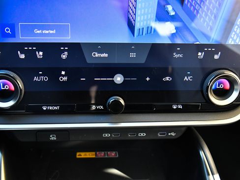 Used 2024 Lexus RZ 300e Premium image 27