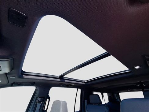 Used 2023 Chevrolet Suburban Z71 w/ Z71 Off-Road Package image 29