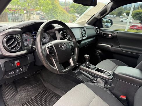 Used 2021 Toyota Tacoma TRD Off-Road AWD/4WD image 15