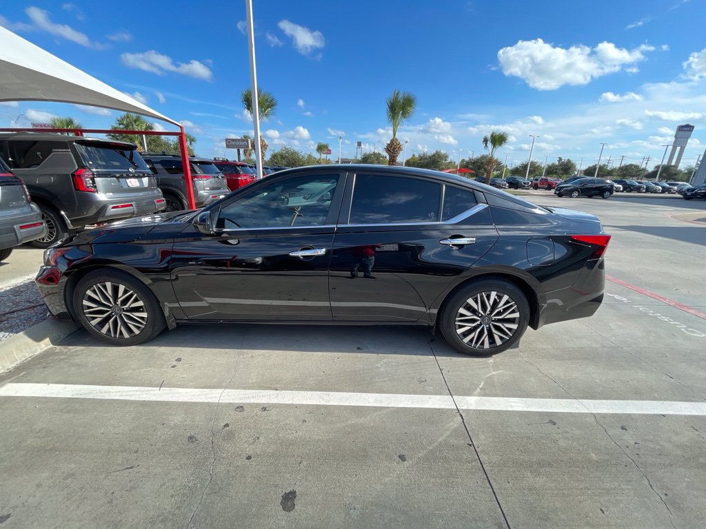 Used 2023 Nissan Altima 2.5 SV FWD image 1