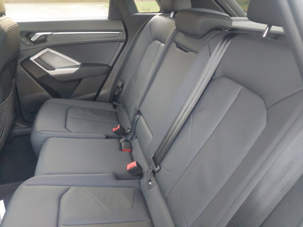 Used 2025 Audi Q3 2.0T Premium Plus w/ Premium Plus Package AWD/4WD image 24