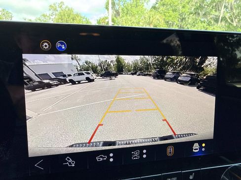 Used 2025 Chevrolet Colorado Z71 w/ Technology Package image 25