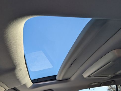 Used 2022 Honda Pilot Elite image 8