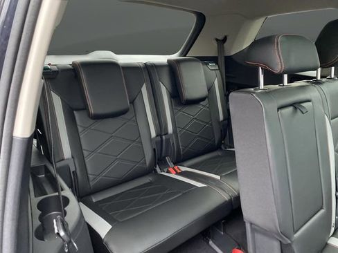 Used 2024 Volkswagen Atlas Peak Edition SEL image 34