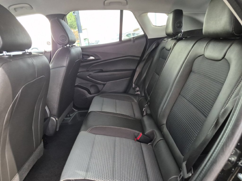 Used 2026 Chevrolet Trax LT FWD image 25