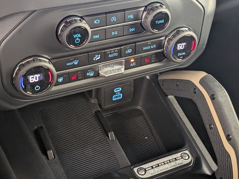 New 2025 Ford Bronco Badlands image 15