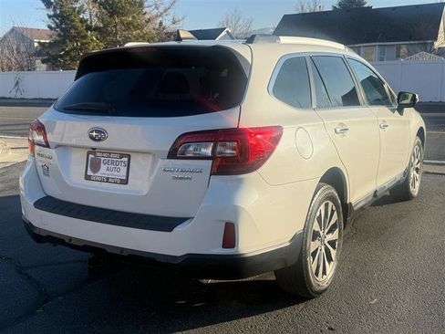 Used 2017 Subaru Outback 3.6R Touring image 5